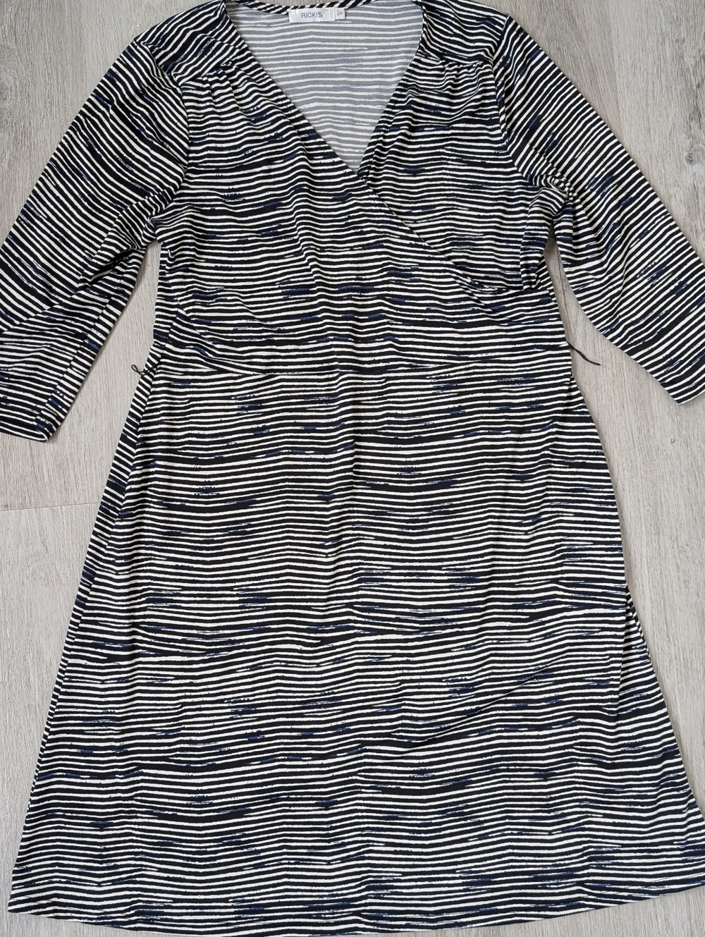 Ricki's Black White Striped V-Neck Stretchy Flowy Casual Midi Dress Size L - Picture 2 of 11